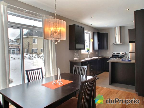 Eat-in Kitchen