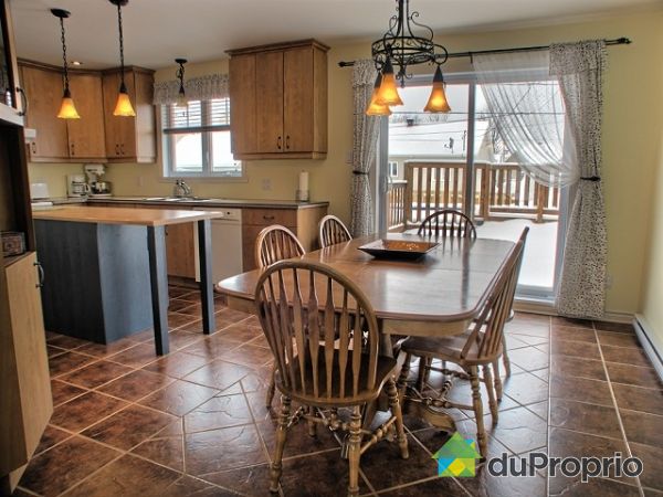Eat-in Kitchen