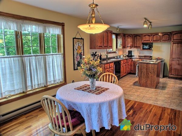 Eat-in Kitchen