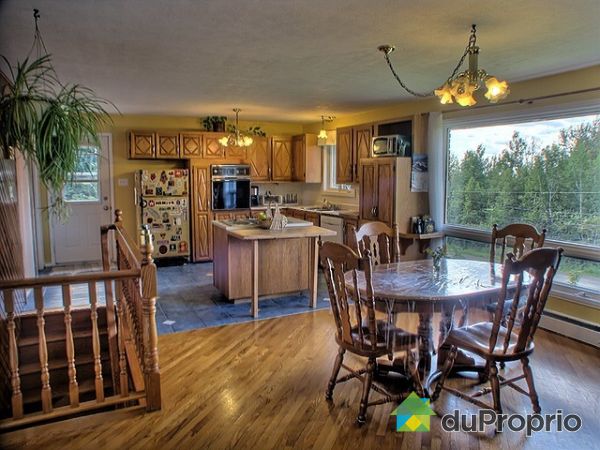 Eat-in Kitchen
