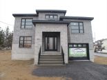 2 Storey in Ste-Marthe-Sur-Le-Lac, Laurentides 