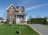 2 Storey in Ste-Marthe-Sur-Le-Lac, Laurentides 