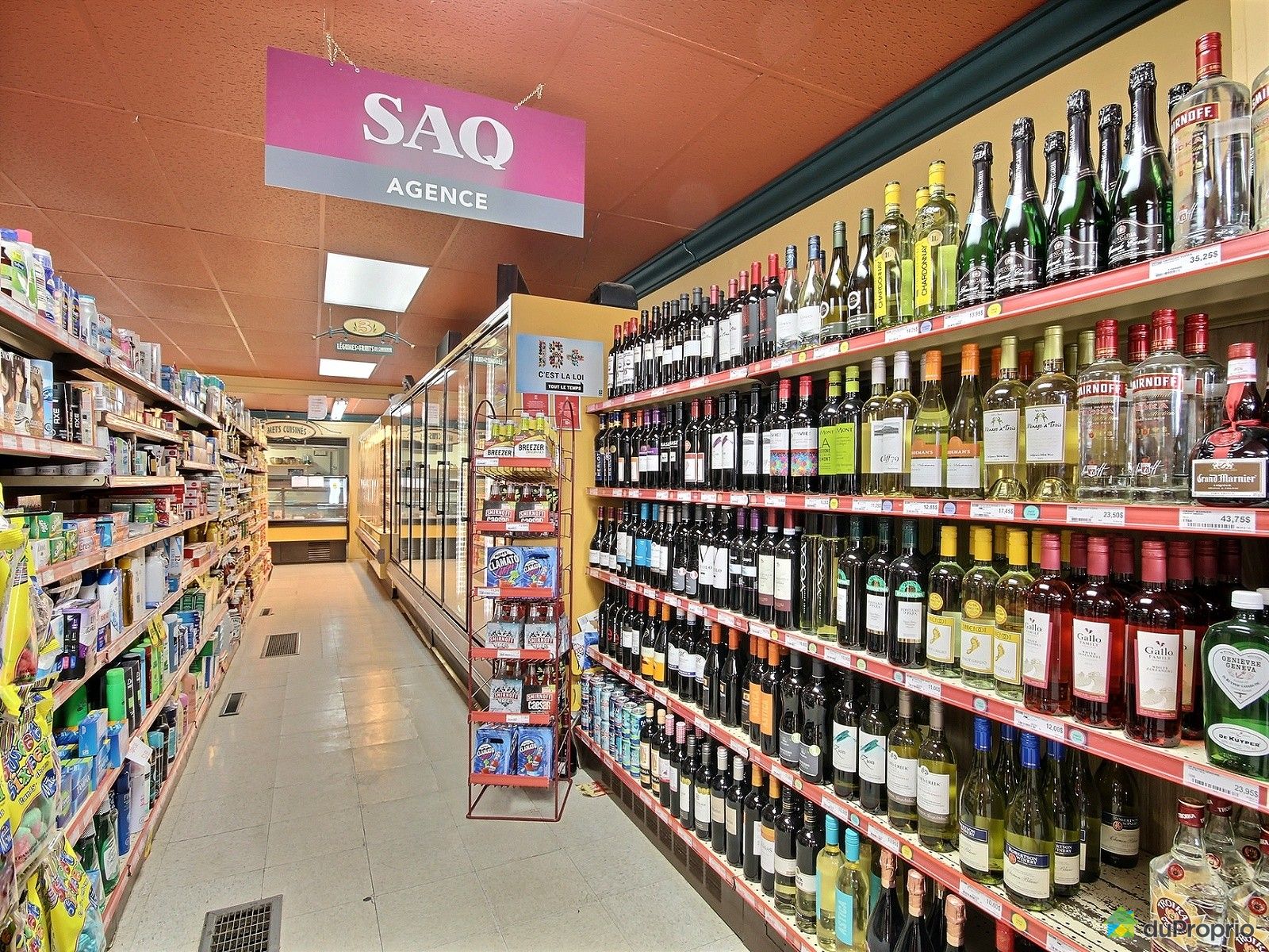 Épicerie/Dépanneur à vendre StJustDeBretenieres, 209 rue Principale