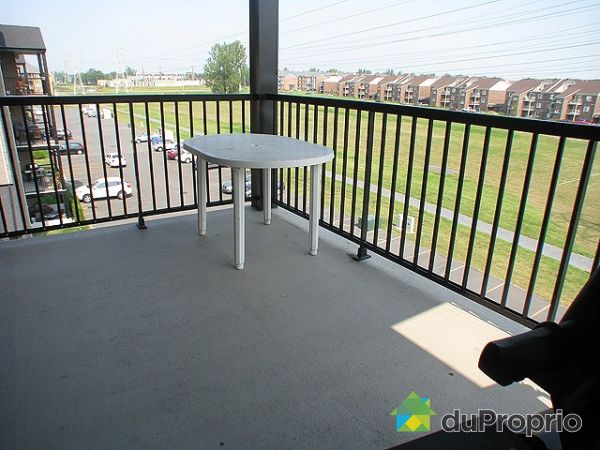 Balcony - The balcony has enough space for on nice table and a BBQ. If you wish a natural gas BBQ, the fittings are ready