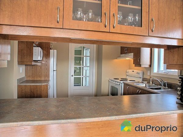 Breakfast Area - Lot of cabinets