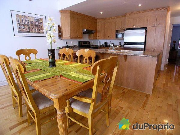 Eat-in Kitchen