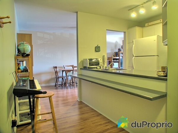 Eat-in Kitchen