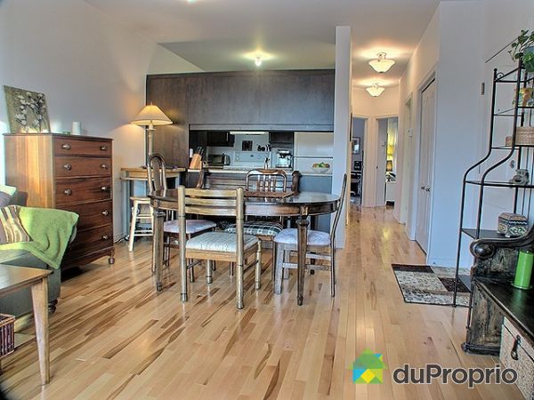 Eat-in Kitchen