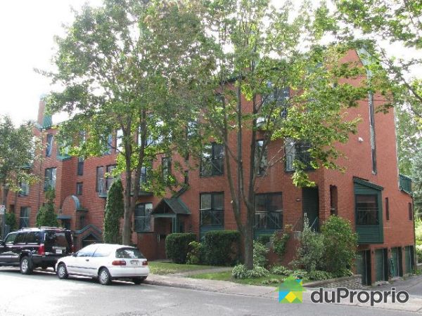 Fa&ccedil;ade - Copropri&eacute;t&eacute; avec 6 unit&eacute;s. Le 411 est situ&eacute; sur les 2 &eacute;tages du haut.