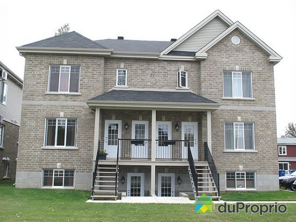 Fa&ccedil;ade - 4 UNIT&Eacute;ES DE CONDOS 
BRIQUES SUR 4 C&Ocirc;T&Eacute;ES