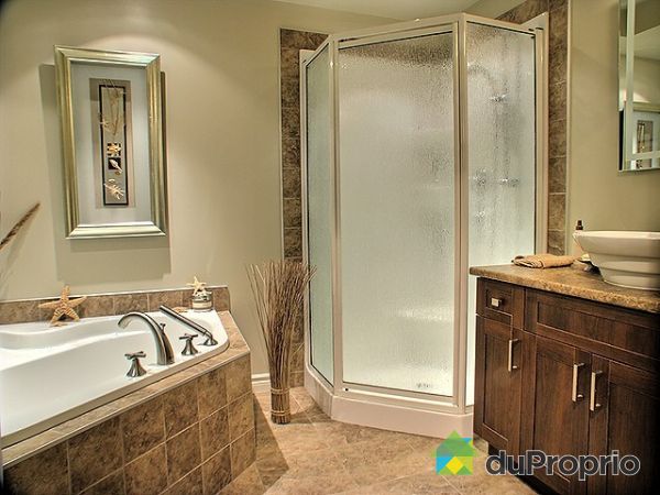 Salle de bain - Mat&eacute;riaux de qualit&eacute; sup&eacute;rieure .  Am&eacute;nagement par d&eacute;signer   