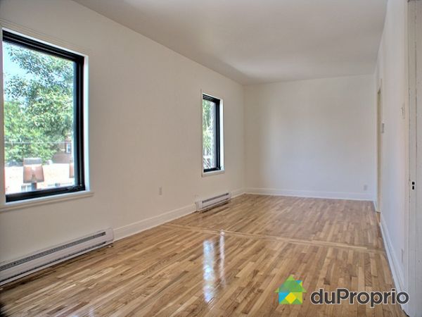 Salon / Salle � manger - 22.5' x 10'