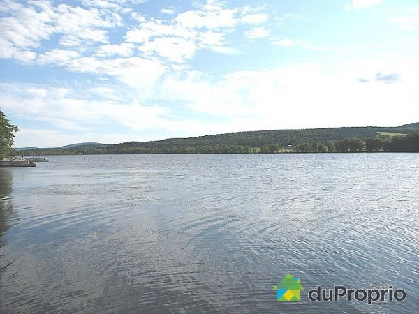 Lac - Vue du Lac Joseph face &agrave; la r&eacute;sidence