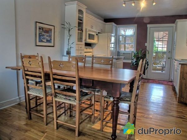 Salle � manger / Cuisine - Salle &agrave; manger et cuisine rez-de-chauss&eacute; vue vers l'est