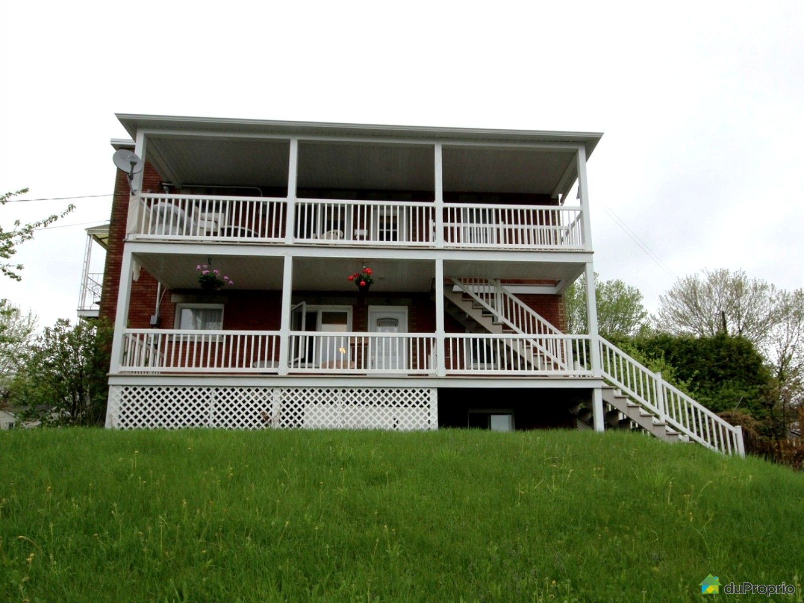 Duplex vendu Windsor, immobilier Québec DuProprio 512857