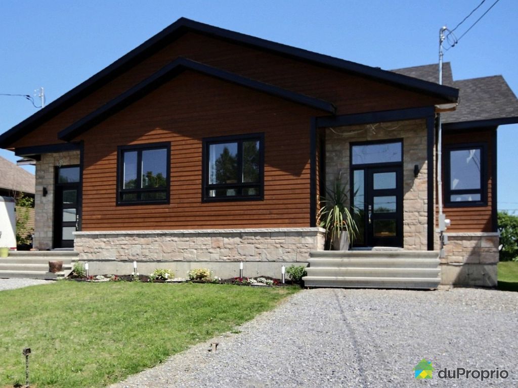 Jumelé à vendre Acton Vale, 1016 5e Avenue, immobilier Québec DuProprio 708150 Jumelé à vendre Acton Vale, 1016 5e Avenue, immobilier Québec DuProprio 708150