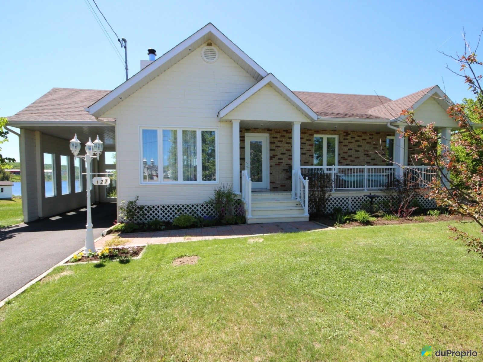 Maison à vendre LacBouchette, 127 route de l'Ermitage, immobilier