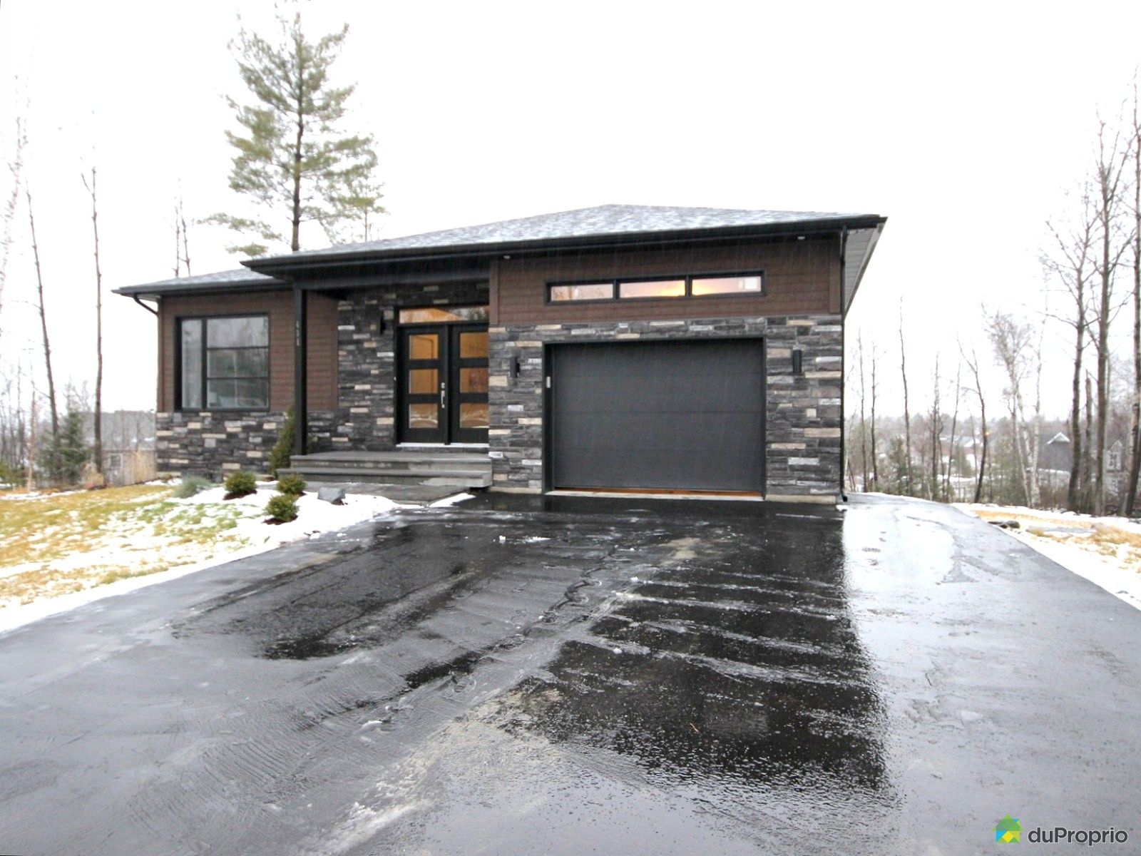 Bungalow Surélevé vendu Magog, immobilier Québec DuProprio 567364