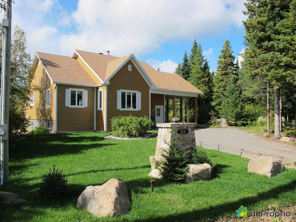 Bungalow Surélevé vendu SteAgatheDesMonts, immobilier Québec