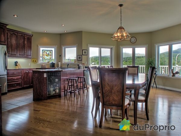 Eat-in Kitchen