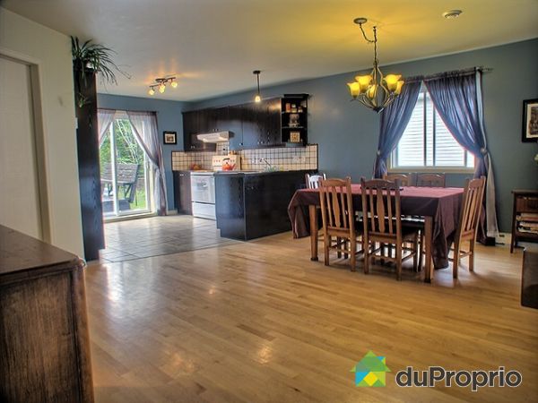 Eat-in Kitchen