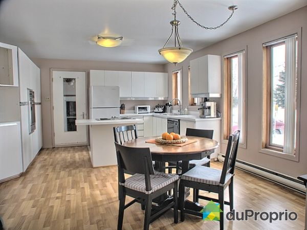 Eat-in Kitchen