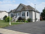 Bungalow in St-Lazare, Monteregie West