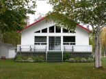 Bungalow in St-Felicien, Saguenay-Lac-Saint-Jean