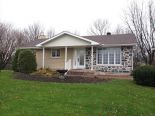 Bungalow in St-Mathieu-De-Beloeil, Monteregie (Montreal South Shore)