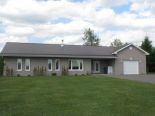 Bungalow in St-Honore-De-Chicoutimi, Saguenay-Lac-Saint-Jean