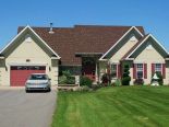 Bungalow in St-Anicet, Monteregie (Montreal South Shore)