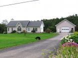 Bungalow in St-Aime-Du-Lac-Des-Iles, Laurentides 