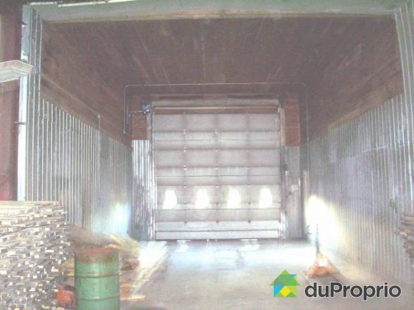 Entrep&ocirc;t - Vue int&eacute;rieur de l'annexe 20 X 30 au b&acirc;timent 50 X 100, avec grande porte