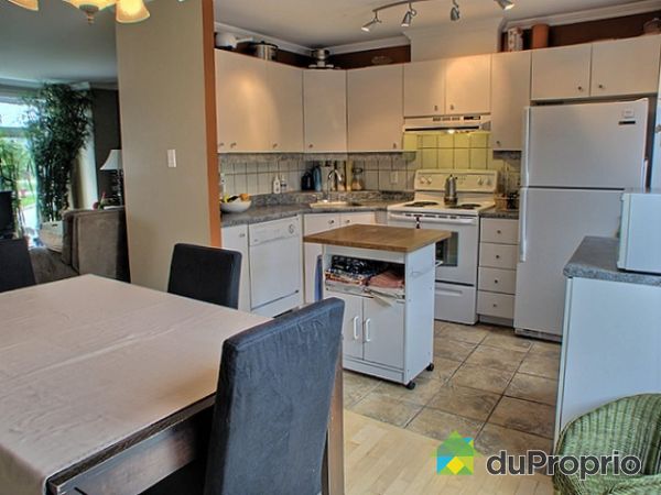 Eat-in Kitchen