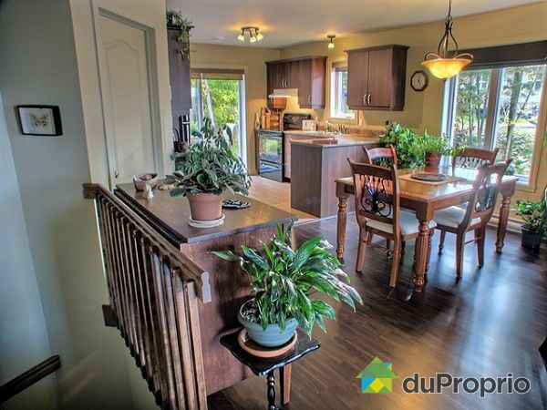 Eat-in Kitchen
