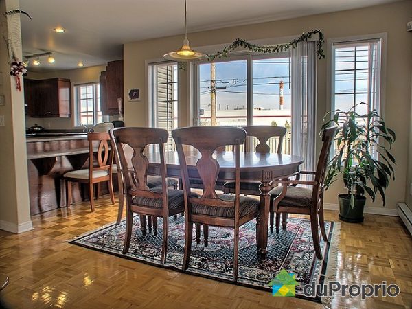 Eat-in Kitchen