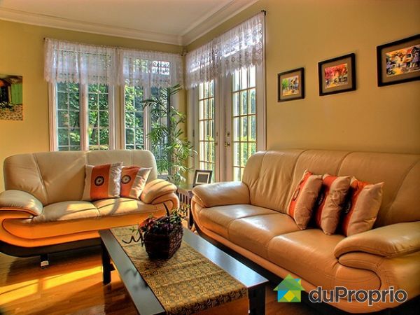 Living Room - Bright, large windows with matured trees outside - Photo HDR