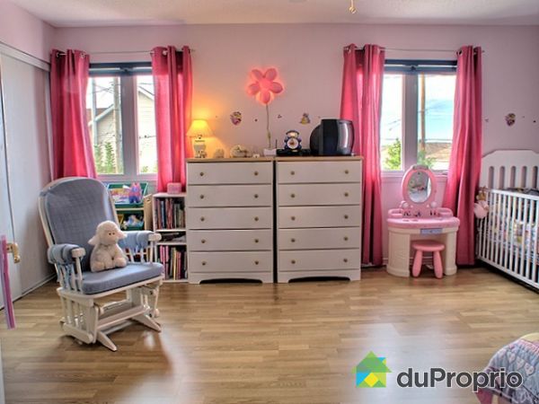 Chambre 2 - 2 grands garde-robe