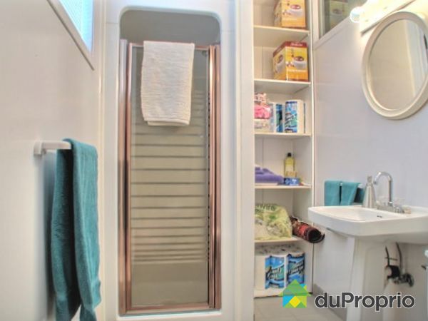 Salle de bain - Salle toilette et douche .