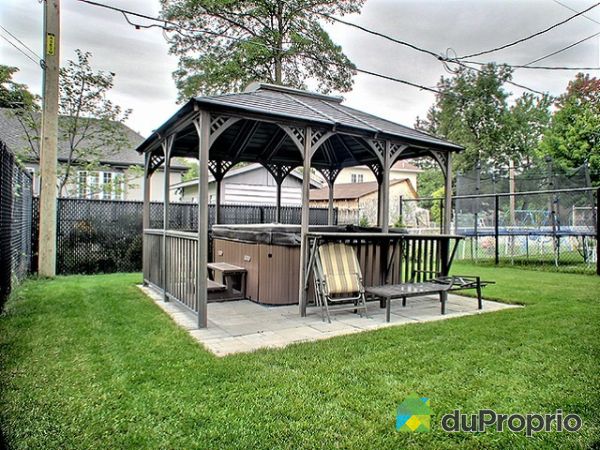 Spa - Spa 6 places mod&egrave;le Aspen 2008 Tr&eacute;vi avec gazebo 4 saisons d'une valeur de 11 000 $.