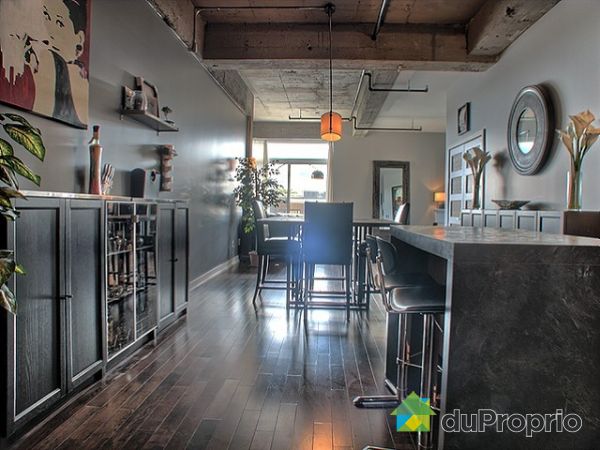 Eat-in Kitchen