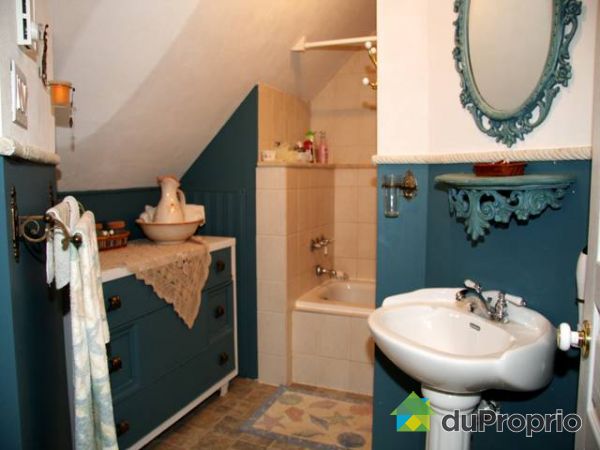 Salle de bain - Chambre de bain du deuxi&egrave;me champ&ecirc;tre.