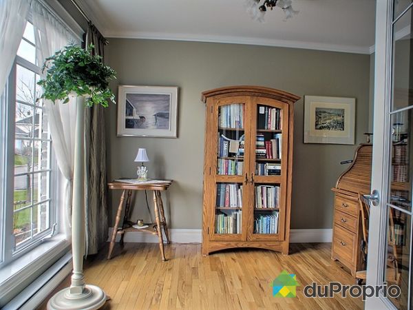 Bureau - Bureau ferm&eacute; au rez-de-chauss&eacute;e
