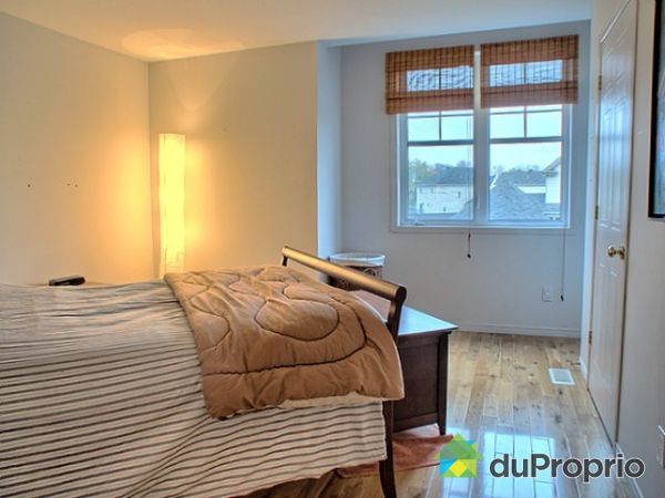 Chambre 1 - grand garde-robe