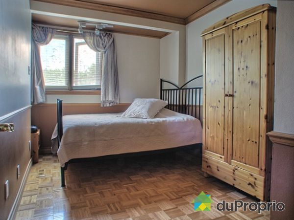 Chambre 2 - GARDE-ROBE AVEC PORTE FRAN&Ccedil;AISE EN BOIS