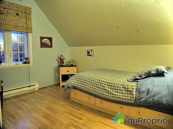 Chambre 2 - Voici la 3e chambre &agrave; l'&eacute;tage...