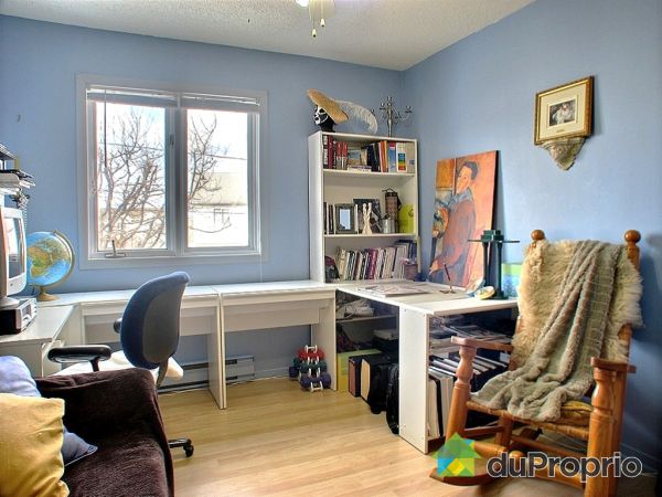 Chambre 3 - grand garde robe incluant un syst&egrave;me de rangement