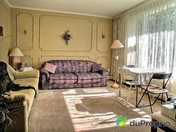 Chambre 3 - Ce deuxi&egrave;me salon peut-&ecirc;tre transform&eacute; en chambre.