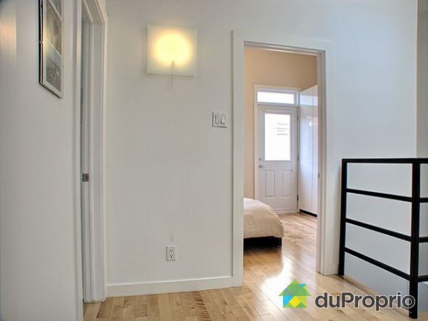 Chambre - Palier donnant sur deux chambres (dont une avec balcon)