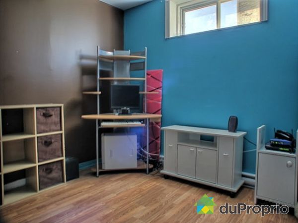 Chambre du sous-sol - Tr&egrave;s belle chambre avec grand garde-robe